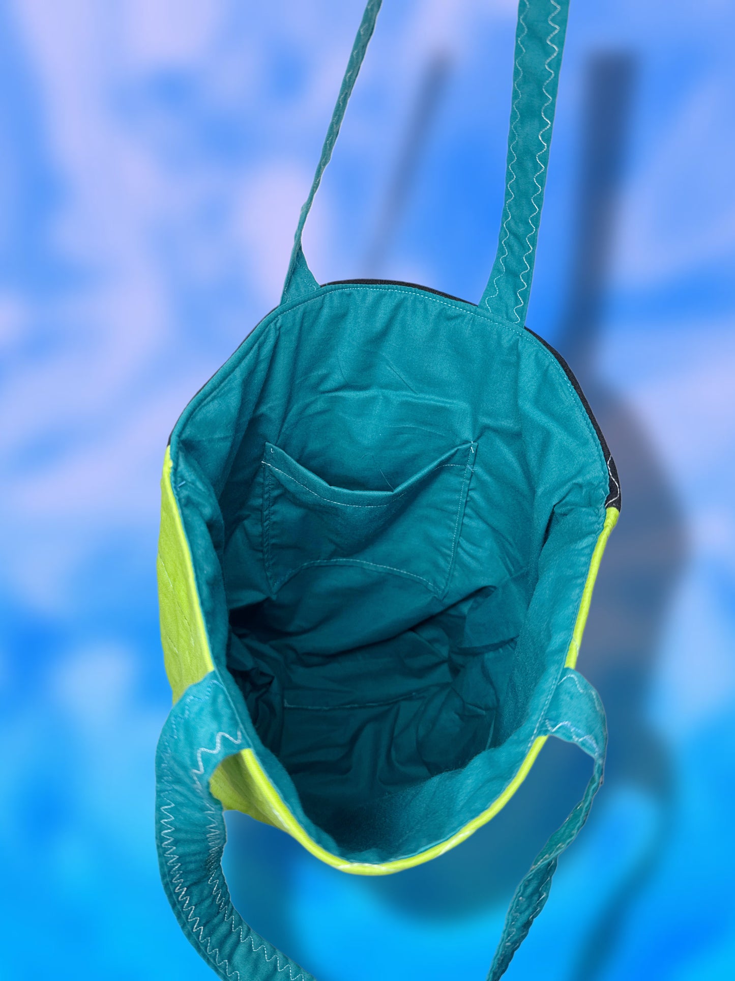 Wavey carry all tote