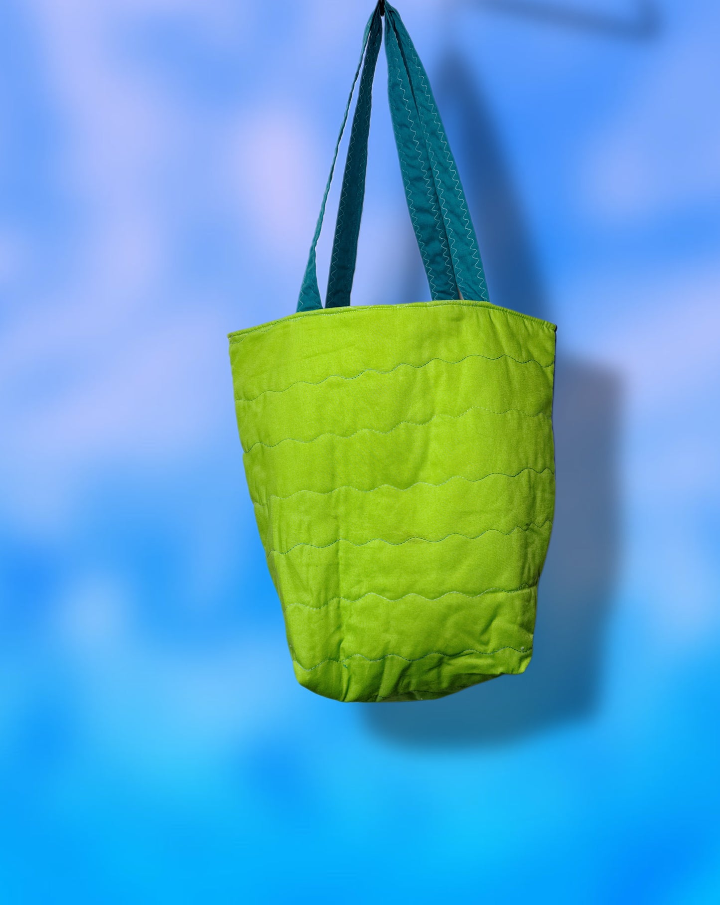 Wavey carry all tote